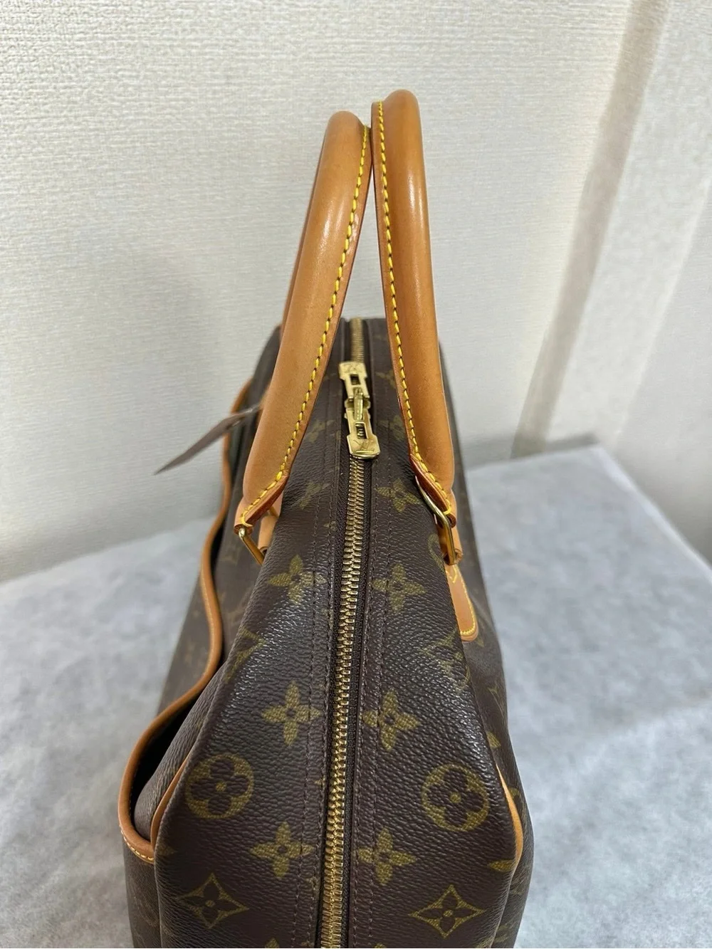 Louis Vuitton Deauville Handbag Monogram Canvas  travel bag